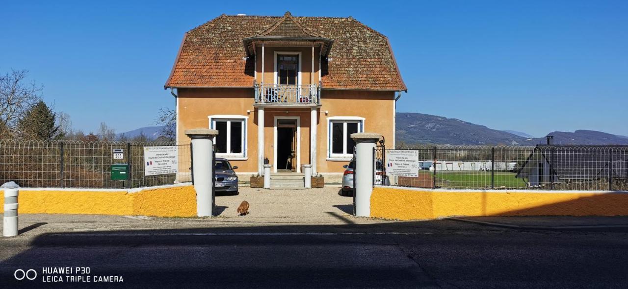 La Maison Fleur De Frangipanier Saint-Genix-sur-Guiers Екстериор снимка